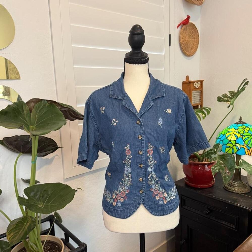 Vintage 90s Casey & Max Embroidered Denim Shirt Floral Cottagecore Button Up